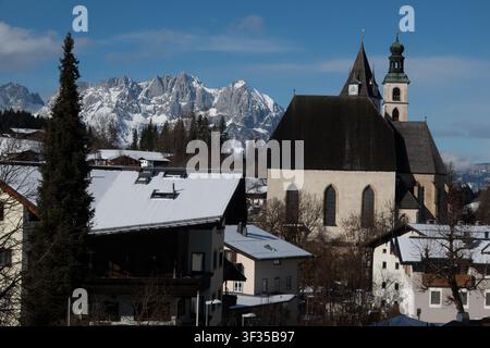 vista di Kitzbuhel e delle Alpi austriache Foto Stock