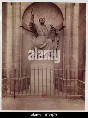 La Chiesa di Saint-Sulpice a Parigi, Francia, con una statua di San Pietro, di Eugène Atget, un fotografo francese, tra il 1903 e il 1927. Foto Stock