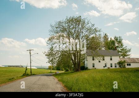 Scena rurale su una strada di campagna a Easthampton, Massachusetts Foto Stock