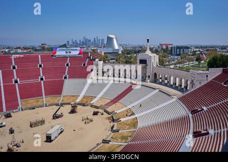 Los Angeles, USA. 22 luglio 2026. Una vista del Los Angeles Memorial Coliseum, sede delle competizioni di atletica leggera alle Olimpiadi estive LA28. Credit: Michael Kappeler/dpa/Alamy Live News Foto Stock