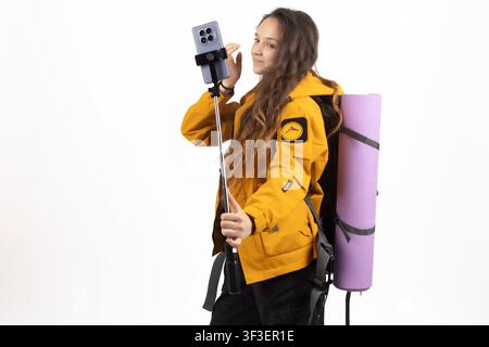 Fotografa con in mano la macchina fotografica e pronta per lo scatto Foto Stock