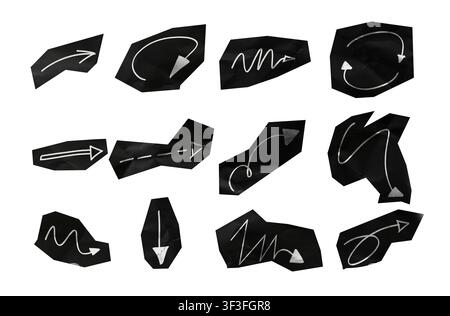 Set di frecce di gesso bianche disegnate a mano su pezzi di carta nera strappati Foto Stock