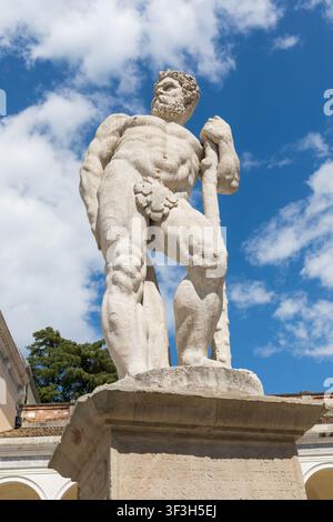 Statua di Ercole in Piazza della Libertà a Udine, Friuli Venezia Giulia, Italia Foto Stock