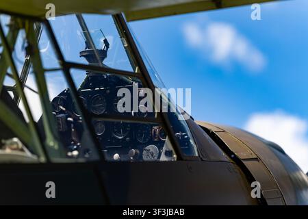 Un cockpit Westland Lysander in una giornata di sole Foto Stock