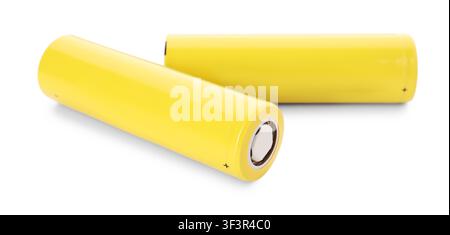 Due batterie alcaline gialle isolate su bianco Foto Stock