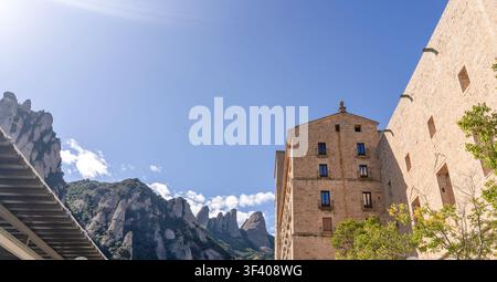 Vista del monastero di Montserrat, antica abbazia tra le montagne. Foto Stock
