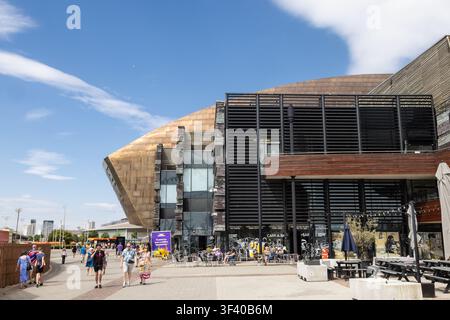 Cardiff Bay, il Millennium Centre, Cardiff, Galles, Regno Unito Foto Stock