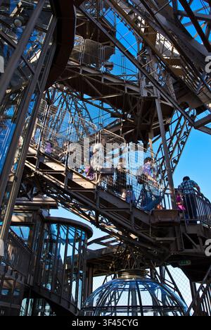 Francia Paris, le strutture interne della Torre Eiffel Foto Stock