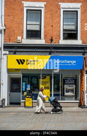 Servizi di cambio Western Union Eurochange e sedi del bureau de change nel centro città di Lincoln, Lincolnshire, Inghilterra, Regno Unito Foto Stock