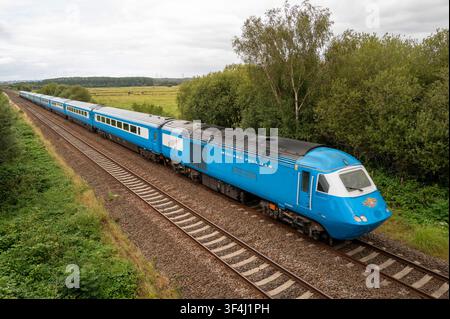 Treno Midland Pullman che passa accanto a Exminster, Devon Foto Stock