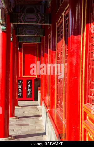 Corridoio rosso nella Città Proibita a Pechino, Cina Foto Stock