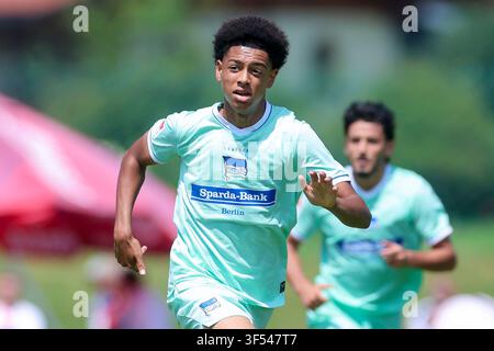 Jerome Diallo (Hertha BSC Berlin) guarda, Partita amichevole, 1. FC Köln contro Hertha BSC Berlin, Koasastadion il 31 luglio 2026 a St. Johann in Tirol, Austria. (Foto di Marco Steinbrenner/DeFodi Images) Jerome Diallo (Hertha BSC Berlin) guarda, Partita amichevole, 1. FC Köln contro Hertha BSC Berlin, Koasastadion, 31 luglio 2026 a St. Johann in Tirol, Austria. (Foto di Marco Steinbrenner/DeFodi Images) Foto Stock