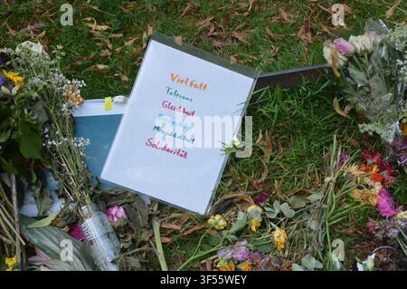 Berlino - Germania - 31 luglio 2026 - Una veglia sul luogo dell'attentato del Berlin Pride 2026 nel parco Tiergarten a Berlino. (Foto di Markku Rainer Peltonen) Foto Stock