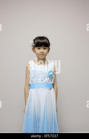Ragazza giapponese in vestito (7 anni) Foto Stock