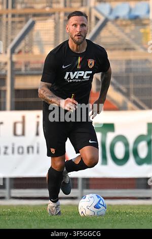 Frosinone, Lazio. 01 agosto, 2026. Stefano Scognamiglio del Benevento durante la partita amichevole tra Frosinone e Benevento allo stadio Manlio Scopigno a Rieti, Italia, il 01 agosto 2026. Credit: massimo insabato/Alamy Live News Foto Stock