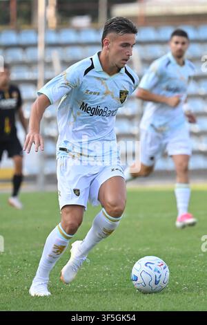 Frosinone, Lazio. 01 agosto, 2026. Antonio Raimondo del Frosinone durante la partita amichevole tra Frosinone e Benevento allo stadio Manlio Scopigno di Rieti, Italia, il 1 agosto 2026. AllShotLive Credito: Sipa USA/Alamy Live News Foto Stock