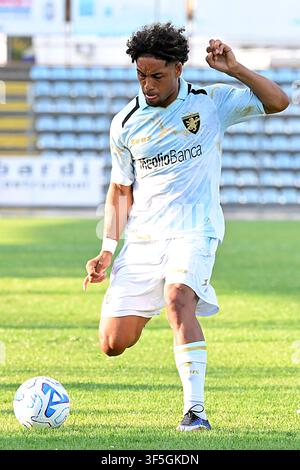 Frosinone, Lazio. 01 agosto, 2026. Antony Oyono del Frosinone durante la partita amichevole tra Frosinone e Benevento allo stadio Manlio Scopigno a Rieti, Italia, il 01 agosto 2026. AllShotLive Credit: Sipa USA/Alamy Live News Foto Stock