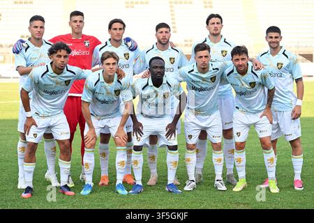 Frosinone, Lazio. 01 agosto, 2026. I giocatori della squadra di Frosinone posano per una foto di gruppo durante la partita amichevole tra Frosinone e Benevento allo stadio Manlio Scopigno a Rieti, Italia, il 01 agosto 2026. AllShotLive Credit: Sipa USA/Alamy Live News Foto Stock