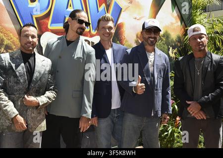 Ca. 02 ago, 2026. AJ McLean, Nick Carter, Kevin Richardson, Howie Dorough, Brian Littrell agli arrivi per la prima globale di PAW PATROL: THE DINO MOVIE, Paramount Theater, Los Angeles, CA, 2 agosto 2026. Credit: Elizabeth Goodenough/Everett Collection/Alamy Live News Foto Stock
