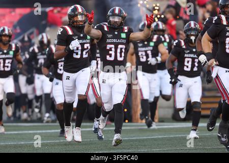 31 luglio 2026: Emeric Boutin (30), fullback degli Ottawa Redblacks, corre sul campo prima della partita di CFL tra i Montreal Alouettes e gli Ottawa Redblacks allo stadio TD Place di Ottawa, Canada. Daniel Lea/CSM. Foto Stock