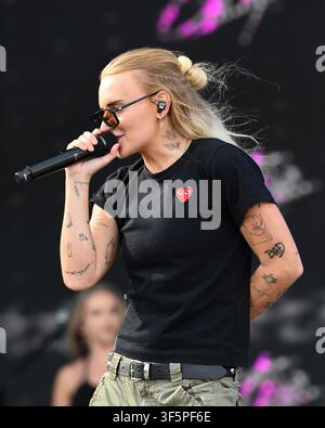 Brighton, UK. 2 agosto 2026. Caity Baser, conosciuta come G Flip, si esibisce al Brighton's Pride on the Park nel suo 35° anniversario. Foto Stock