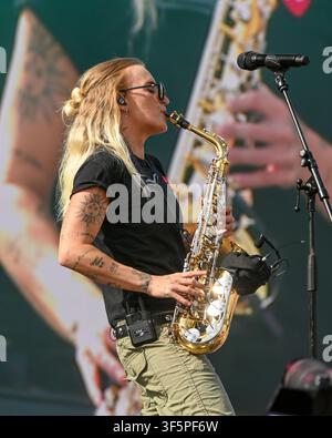 Brighton, UK. 2 agosto 2026. Caity Baser, conosciuta come G Flip, si esibisce al Brighton's Pride on the Park nel suo 35° anniversario. Foto Stock