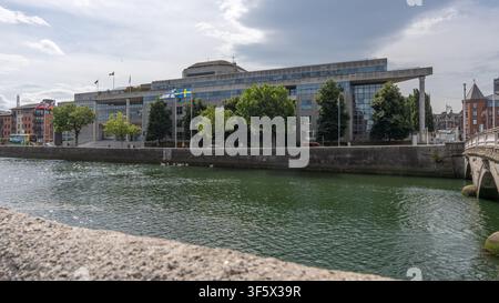 Dublin City Council, Wood Quay, Dublino, Irlanda, 28 luglio 2026: Uffici principali del Dublin City Council con vista sul fiume Liffey Foto Stock