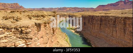 Panorama scenografico del fiume Colorado nel Marble Canyon vicino al ponte Navajo in Arizona, USA Foto Stock