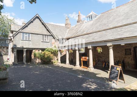 Il Totnes Guildhall elencato a Devon, Inghilterra, Regno Unito Foto Stock