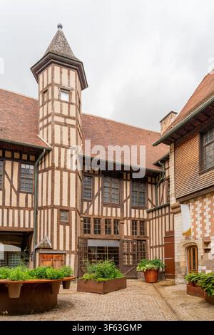 Impressione di Troyes, un comune e la capitale del dipartimento di Aube nella regione Grand Est della Francia nord-orientale. Foto Stock