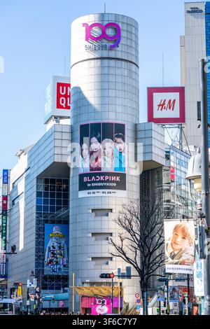 Tokyo Giappone, 24 gennaio 2026: Vista verticale dell'edificio del grande magazzino Shibuya 109 a Shibuya Tokyo Giappone Foto Stock