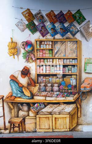 Singapore: Un murale dell'artista singaporiano Yip Yew Chong che raffigura l'Abdul Kadir Mamak Store, originariamente situato nella Sago Lane, Mohamed Ali Lane, Chinatown. Originariamente contabile, Yip Yew Chong è diventato artista a tempo pieno nel 2018. Foto Stock