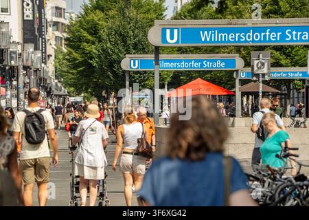 Shopping nella zona pedonale di Charlottenburg, Wilmersdorfer Straße, estate in città, Berlino, 31 luglio 2026 Germania, Berlino, 31 luglio 2026, Shopping nella zona pedonale di Charlottenburg, Wilmersdorfer Straße, estate in città, *** Shopping nella zona pedonale di Charlottenburg, Wilmersdorfer Straße, estate in città, Berlino, 31 luglio 2026 Germania, Berlino, 31 luglio 2026, Shopping nella zona pedonale di Charlottenburg, Wilmersdorfer Straße, estate in città, Foto Stock