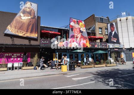 Il teatro Young Vic di Londra onora la storia nera con murales di Mary Seacole, Marsha P. Johnson e Ulric Cross. Foto Stock