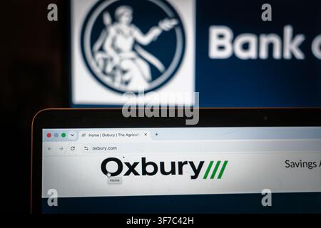 LONDRA, REGNO UNITO - 12 LUGLIO 2026: Logo di Oxbury Bank sul loro sito web. Oxbury è una banca al dettaglio britannica, una banca agricola specializzata. Foto Stock