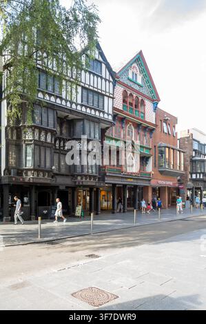 Edifici storici Tudor in High Street, nel centro di Exeter, Devon, Inghilterra, Regno Unito Foto Stock