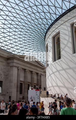 Vista interna della grande sala del British Museum, Londra, Regno Unito Foto Stock