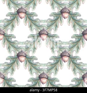 Motivo senza giunzioni a foglie di quercia e ghiande. Foglia verde acquerellata disegnata a mano con pianta marrone in disposizione a rombo. Grafica boschiva per design stagionale. Ripetizione decorativa per tessuto o carta da parati. Foto Stock