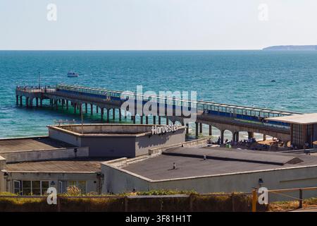 Boscombe Pier e Harvester a Boscombe, Bournemouth, Dorset, Regno Unito ad agosto Foto Stock