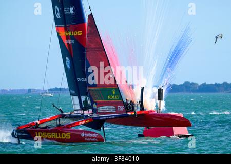 Portsmouth, UK, 26 luglio 2026, Spain SAILGP Team, Emirates Great Britain SailGP, Evento 8, Spain SAILGP Team che oltrepassa la linea d'arrivo Foto Stock