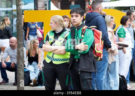 Volontari medici d'emergenza di St John Ambulance al Fleadh Cheoil na hEireann Belfast Irlanda del Nord 8 agosto 2026 Foto Stock