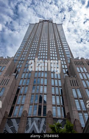 Charlotte, Carolina del Nord, USA - 30 maggio 2026: Architettura gotica e cielo drammatico Foto Stock