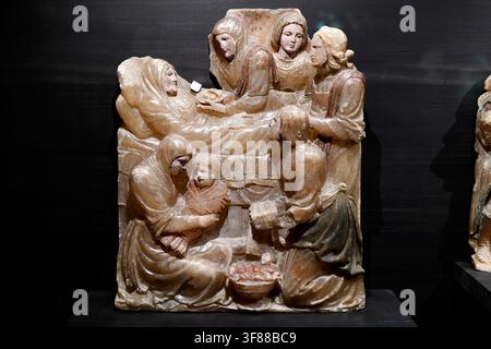 Vero Monasterio di Santa María de Sijena, Sigena o Sixena. Romanico, XII secolo. Museo, el Nacimiento de la Virgen. Alabastro policromo di Gabr Foto Stock