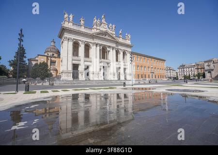 Facciata principale dell'Arcibasilica di San Giovanni in Laterano, Roma, Italia Foto Stock
