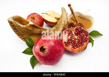 Simboli di Rosh Hashanah con shofar, mele, miele Foto Stock