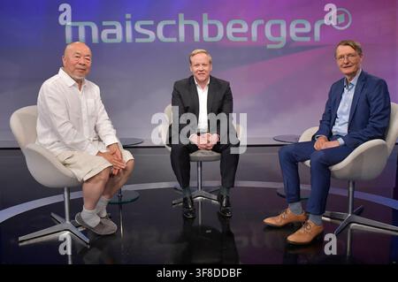 Ai Weiwei, Tilman Kuban e Karl Lauterbach nel talk show ARD maischberger nello studio di Berlin Adlershof. Berlino, 11.08.2026 *** Ai Weiwei, Tilman Kuban e Karl Lauterbach nel talk show ARD *maischberger* allo studio di Berlino Adlershof, Berlino, 11 agosto 2026 Foto:xM.xBehrensx/xFuturexImagex maischberger1108 6820 Foto Stock