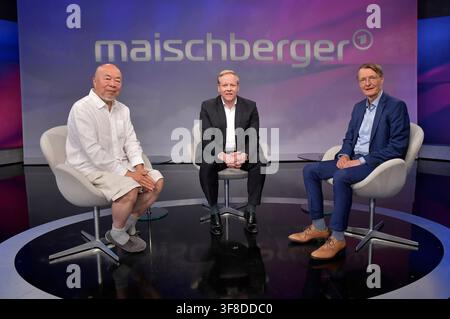 Ai Weiwei, Tilman Kuban e Karl Lauterbach nel talk show ARD maischberger nello studio Berlin Adlershof. Berlino, 11.08.2026 *** Ai Weiwei, Tilman Kuban e Karl Lauterbach nel talk show ARD *maischberger* allo studio Berlin Adlershof, Berlino, 11 agosto 2026 Foto:xM.xBehrensx/xFuturexImagex maischberger1108 6818 Foto Stock