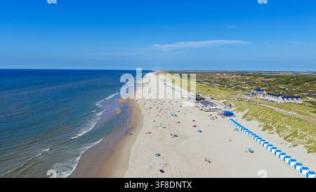Vista aerea di una spiaggia sabbiosa su un'isola olandese Foto Stock