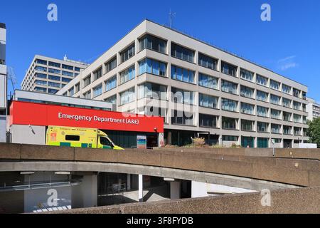 Ingresso A&E per l'ospedale St Thomas, Lambeth Palace Road, Londra, Regno Unito. Grande ospedale universitario di Londra, parte del Guys & St Thomas' Foundation Trust. Foto Stock