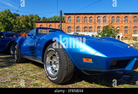 Hannover, Germania, 9 agosto 2026, Chevrolet Corvette C3 Stingray classico che mostra il design automobilistico americano e la potenza vintage Foto Stock